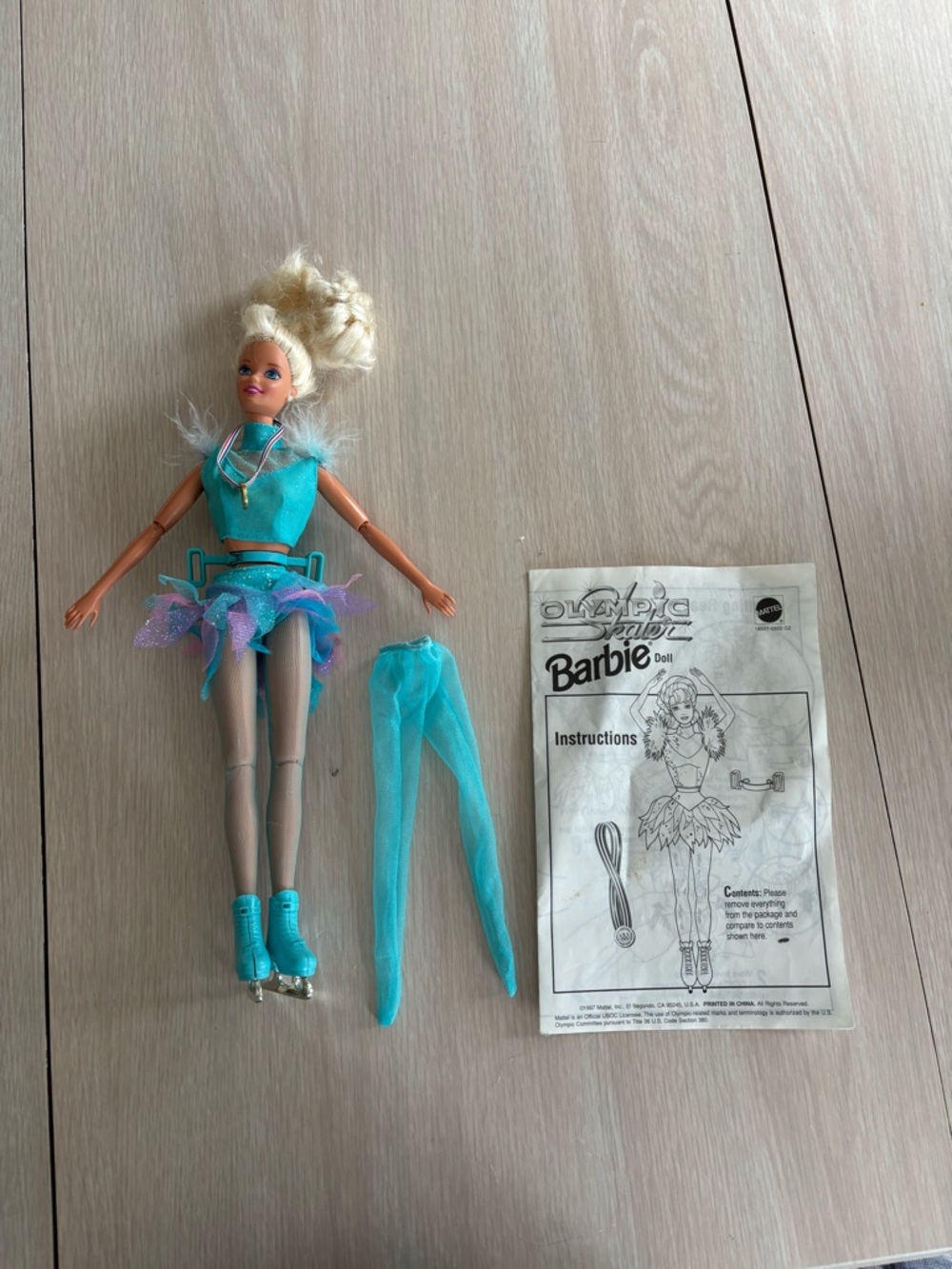 Vintage Barbie Ice Skater Doll in Teal and Purple Outfit and spare tights - Picture 2 of 7